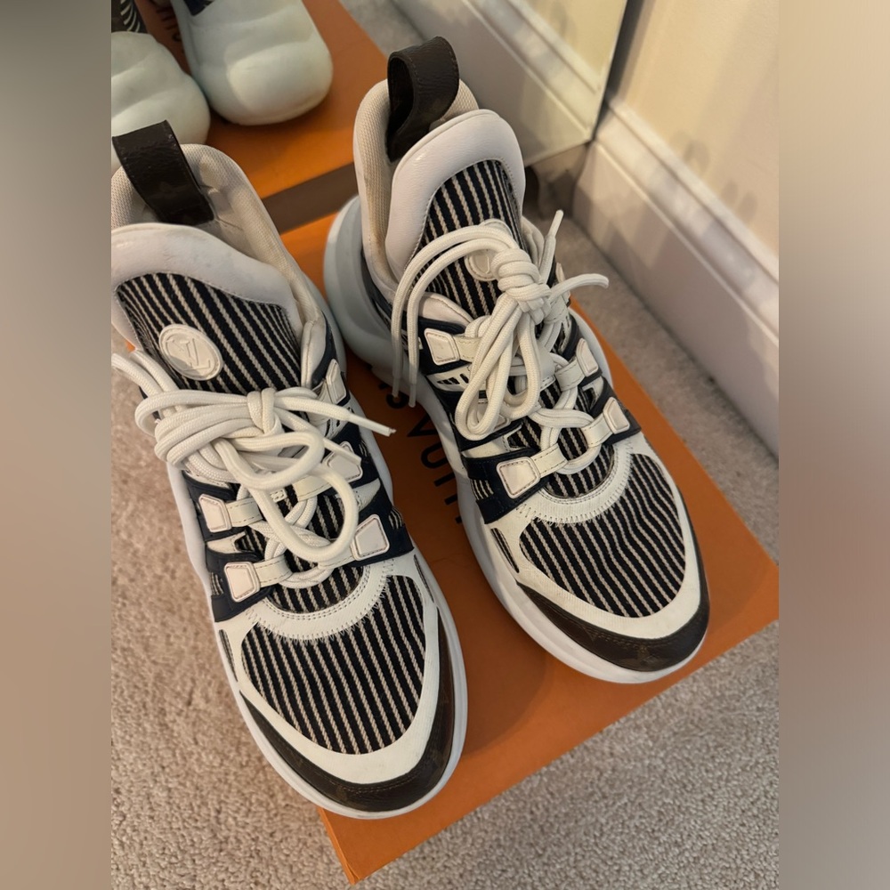 LV archlight sneaker - Picture 3 of 6